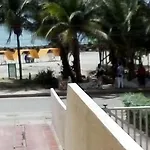 Hostal en la avenida Malecón