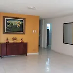 Hostal en la avenida Malecón