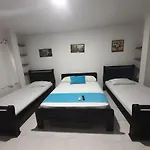 Hostal en la avenida Malecón